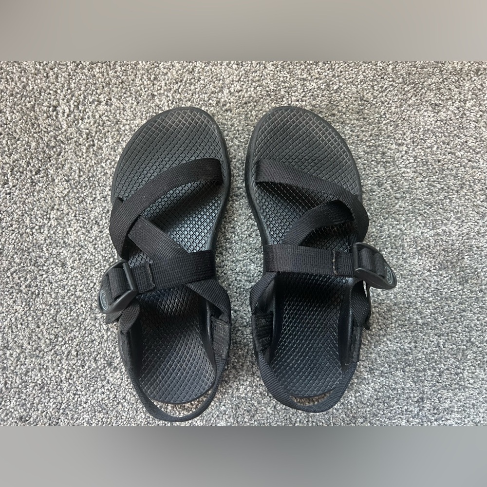 Chaco’s Women’s Adjustable Strap Classic Sandal in Black Size 6